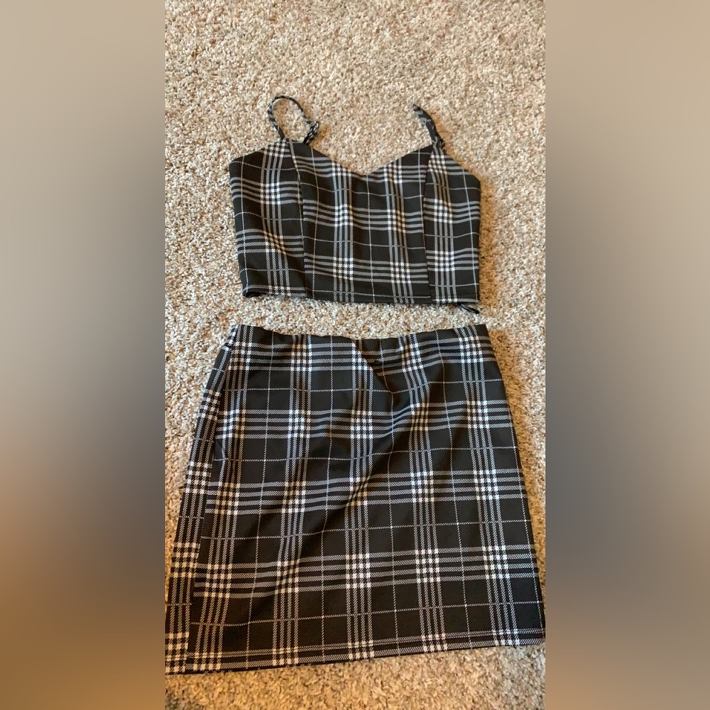 Smoke free pet free home. Never worn.